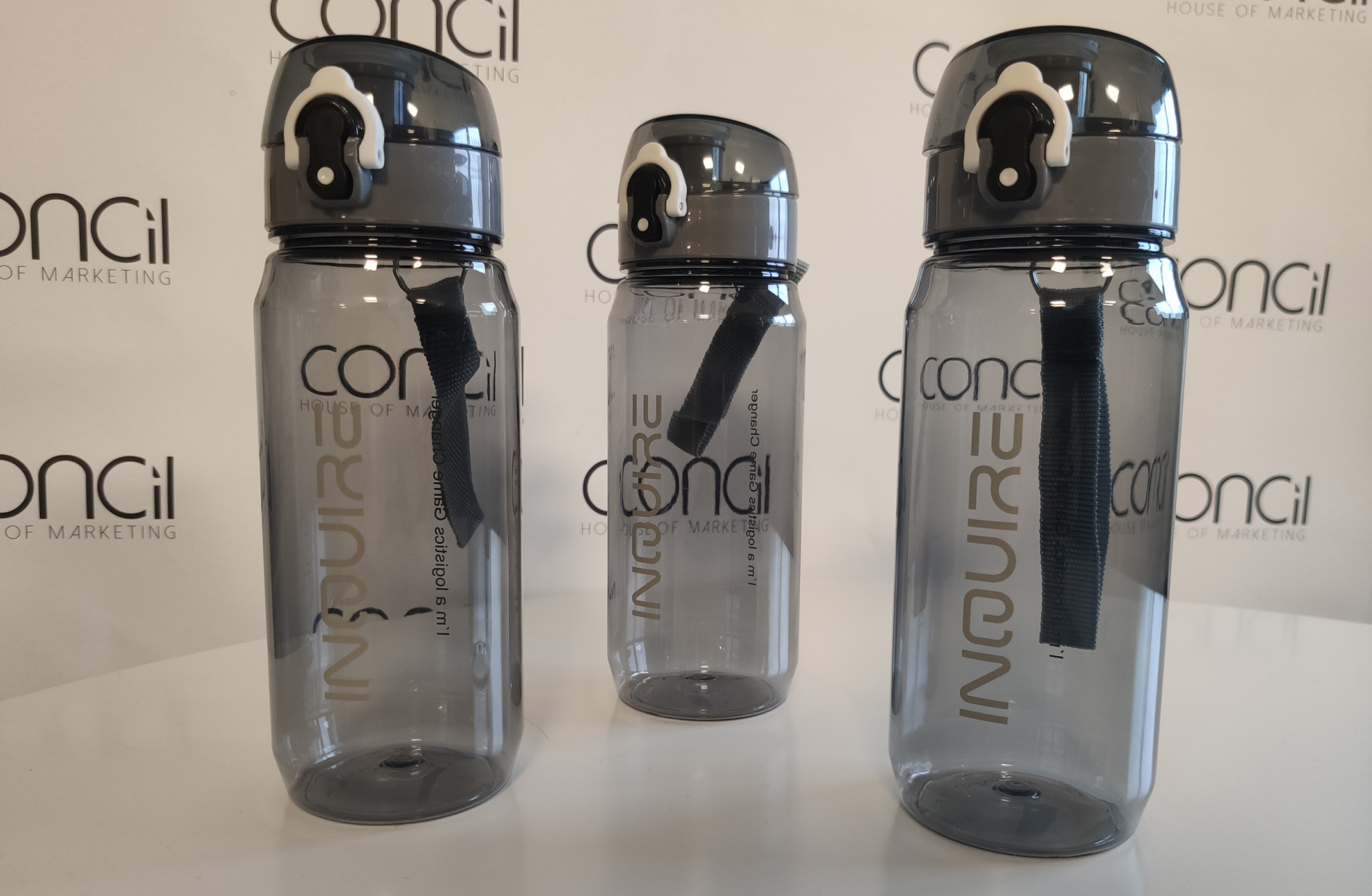 Transparenta vattenflaskor